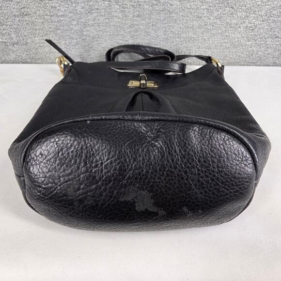 B. MAKOWSKY WOMEN’S BLACK LEATHER CROSSBODY BUCKET HOBO PURSE — STYLE A226297 - Picture 6 of 16